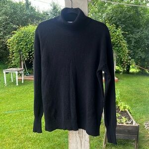 100% Cashmere Turtleneck Sweater - M